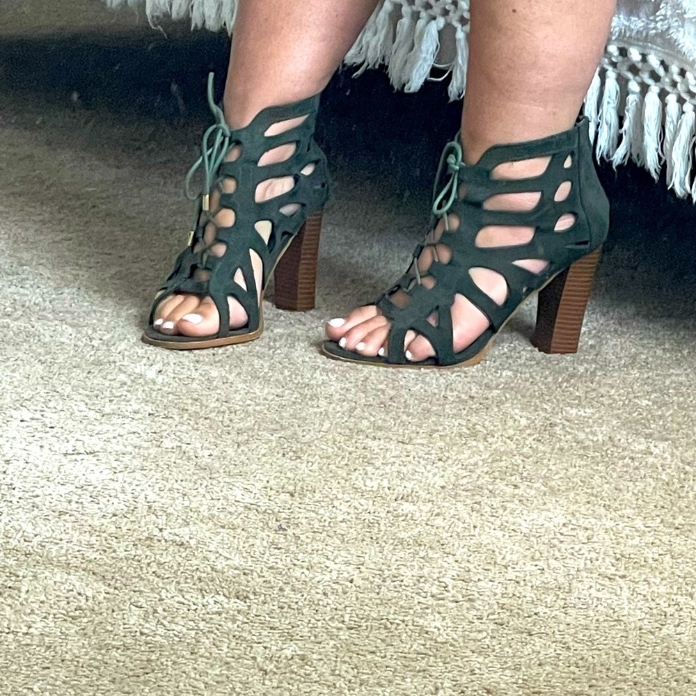 Like new army green heels